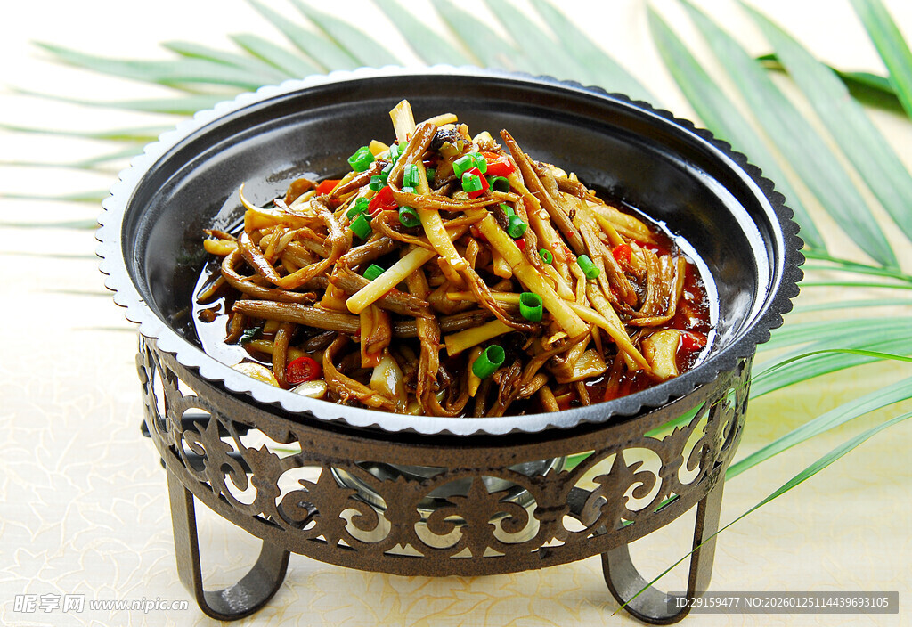 美味干锅食材丰富诱人