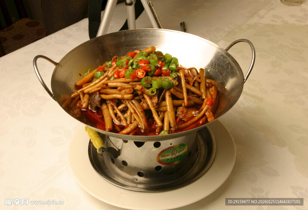 美味干锅食材丰富诱人
