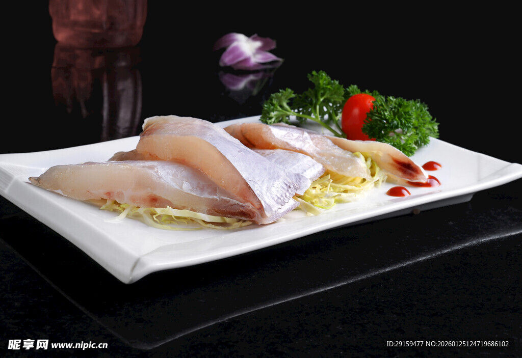 新鲜生鱼片摆盘展示