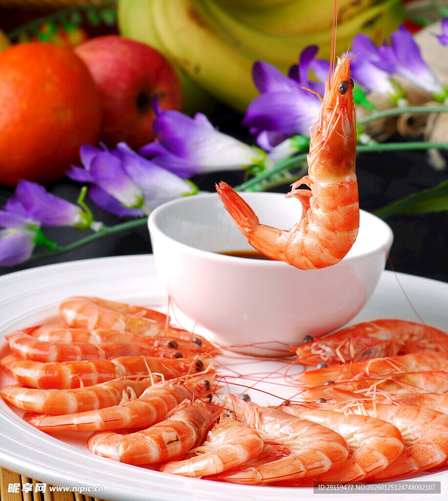 鲜虾摆盘配蘸料