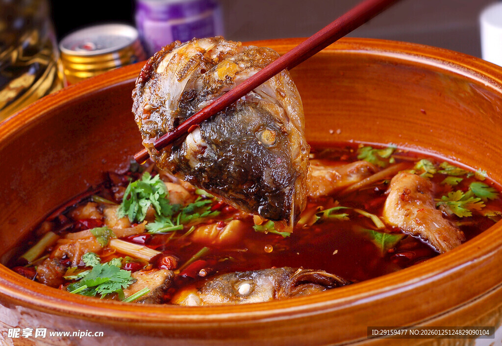 美味红烧鱼头砂锅