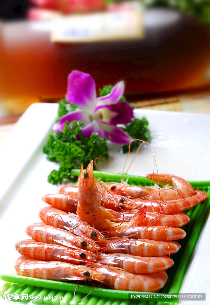 摆盘精致的美味鲜虾