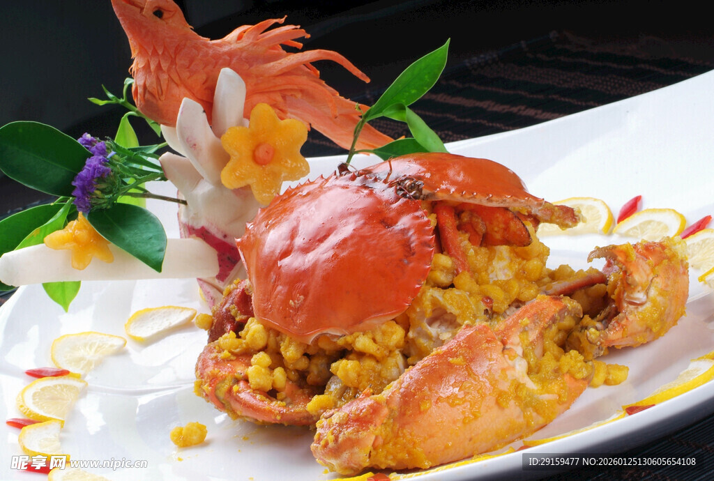 美味大闸蟹摆盘精致诱人