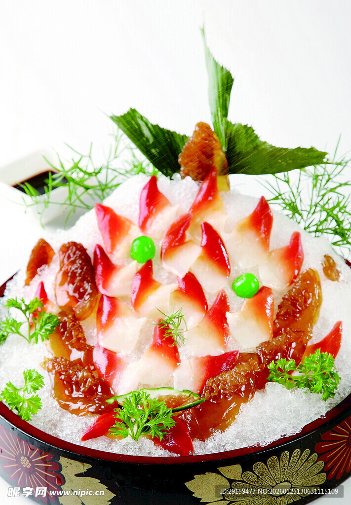 精美摆盘的特色海鲜佳肴