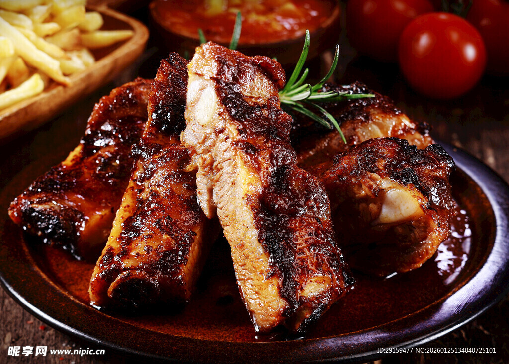 烤排骨配配菜诱人美食