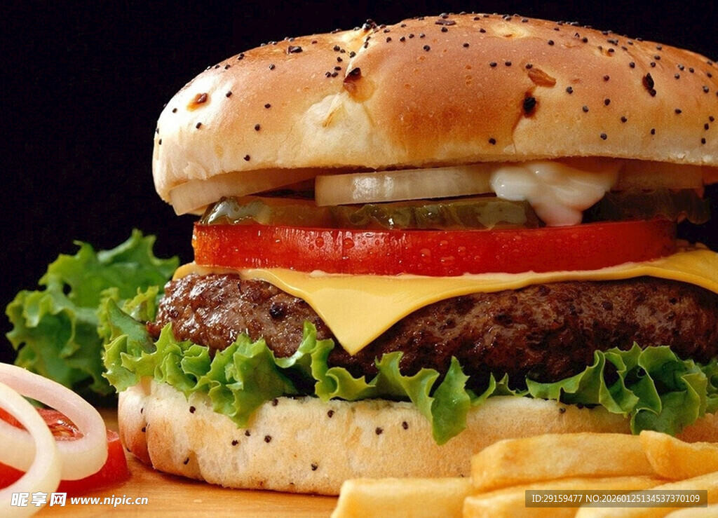 美味汉堡搭配金黄薯条