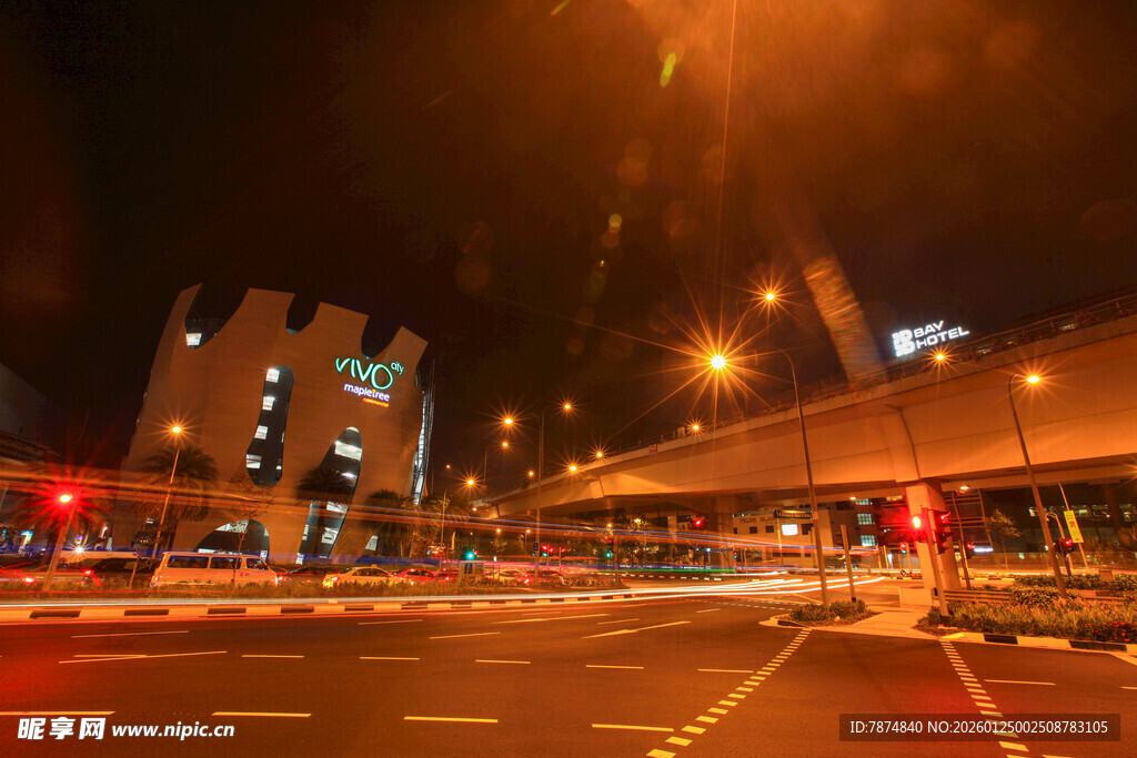 城市夜晚街道车流光影