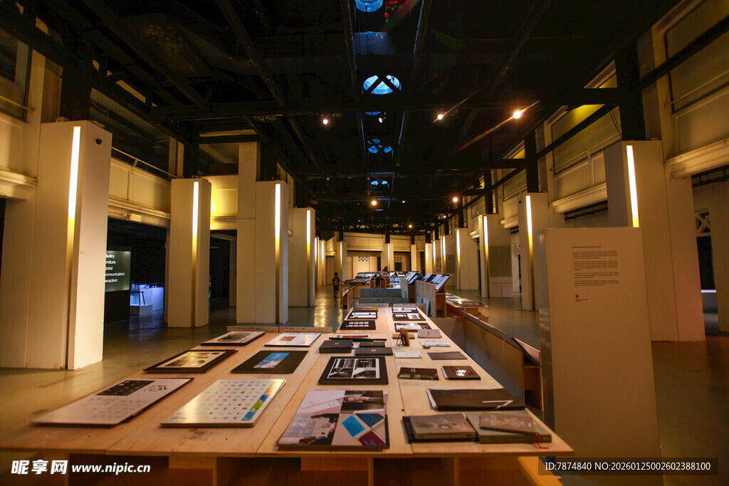 现代风格展厅内的陈列展示