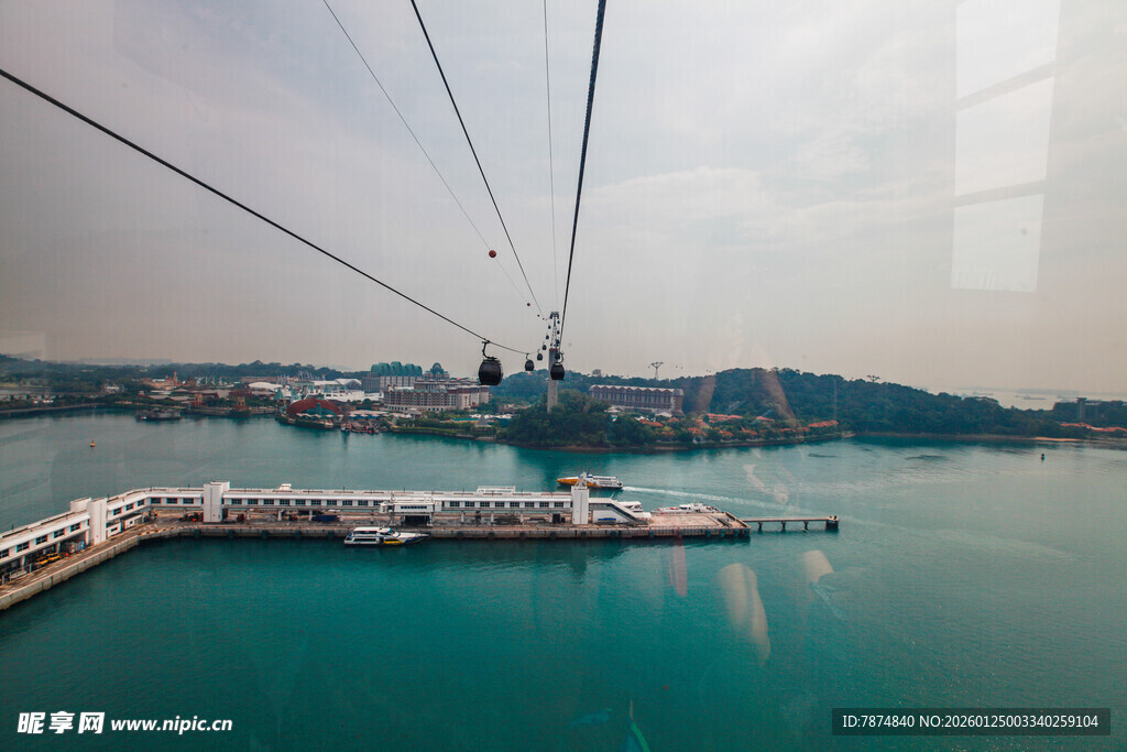 海上缆车与码头美景