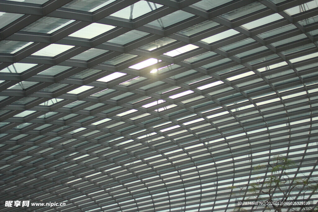 现代建筑独特金属网格结构