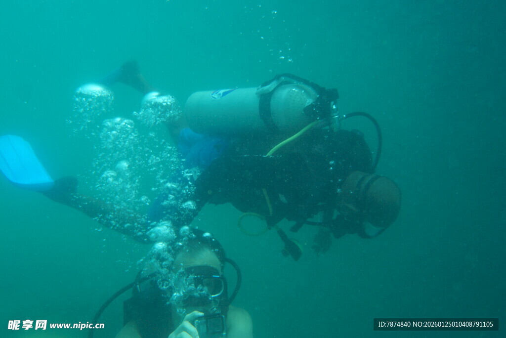 水下潜水员的精彩瞬间