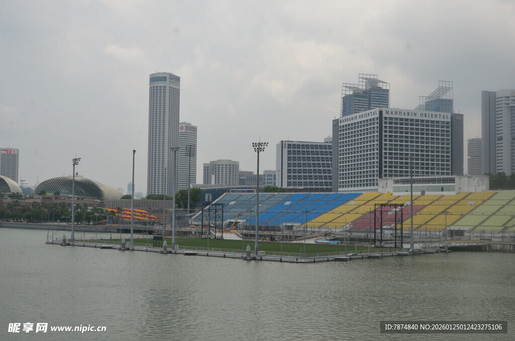 新加坡河畔多彩建筑景观