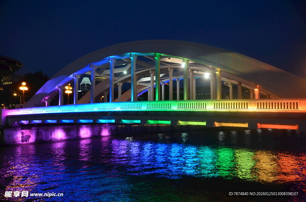 新加坡夜晚绚丽桥梁景观