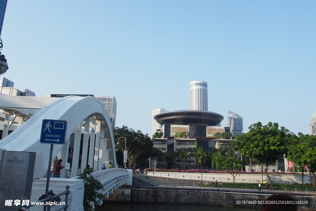 新加坡河畔桥梁与建筑景观