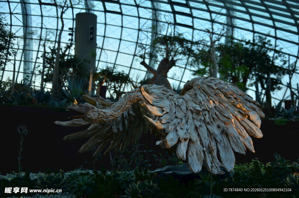 展翅雄鹰雕塑