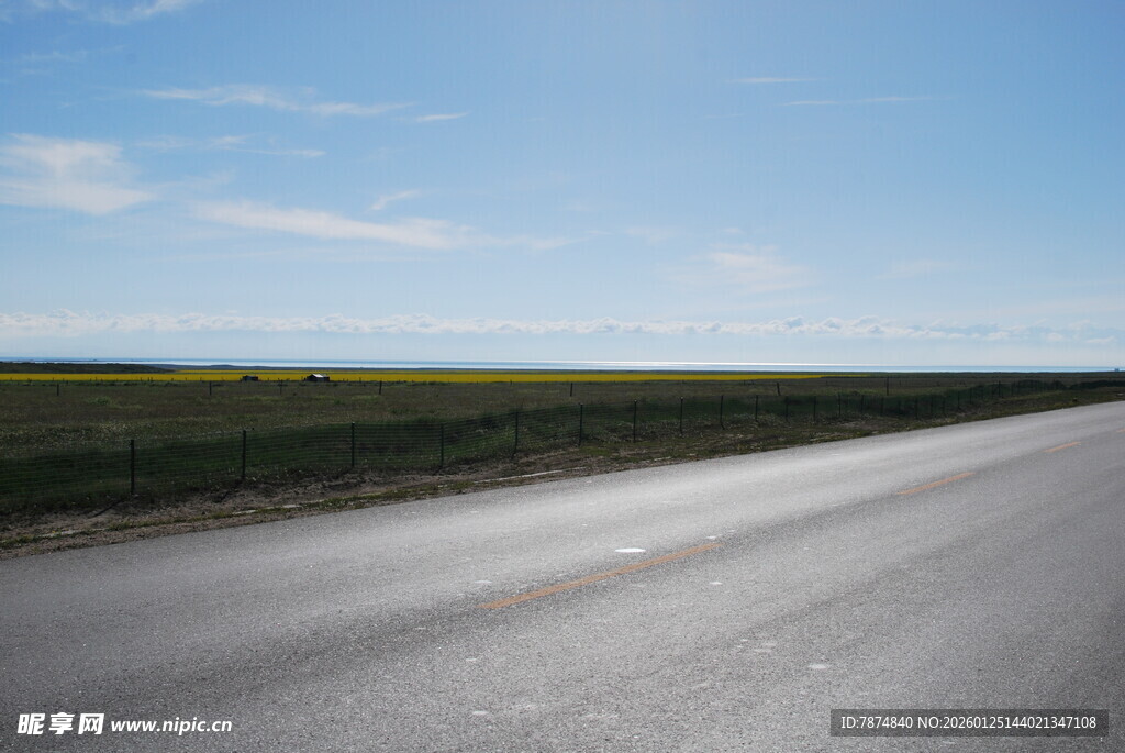 宽阔公路延伸向远方