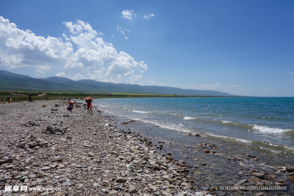 美丽海滨 漫步碎石海滩