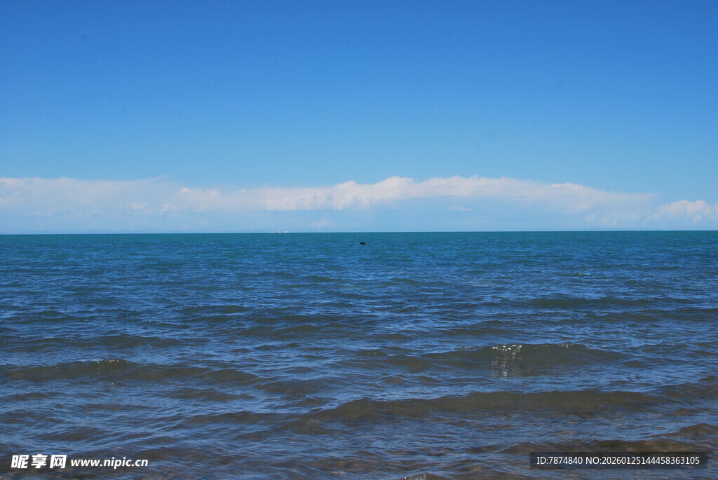 广阔蔚蓝大海与天际线