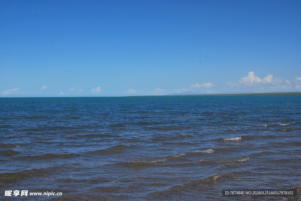 广阔海面与蓝天美景