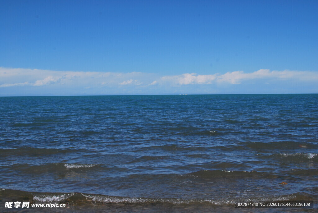 广阔海面与蓝天美景