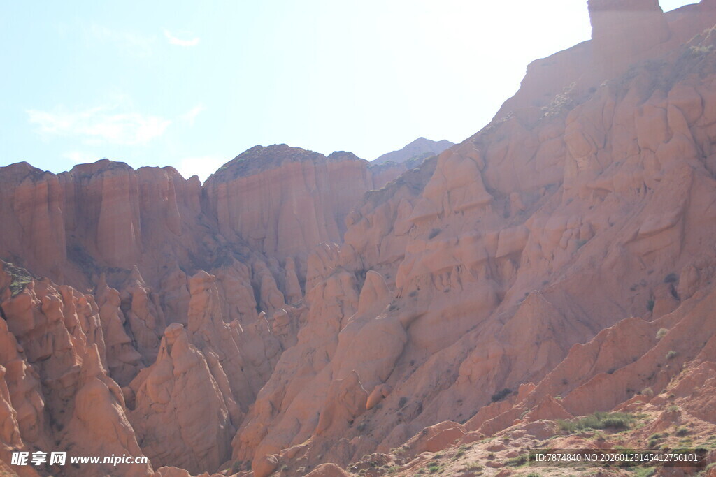 壮丽红山峡谷景观