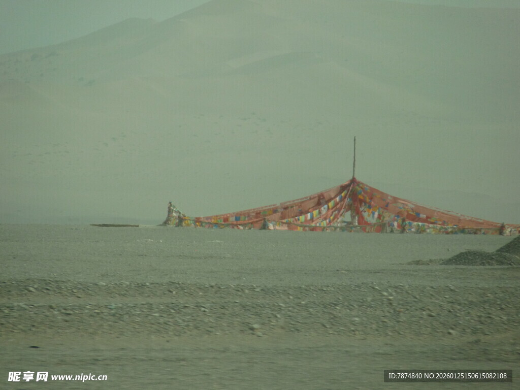 雾中旧金山大桥远景