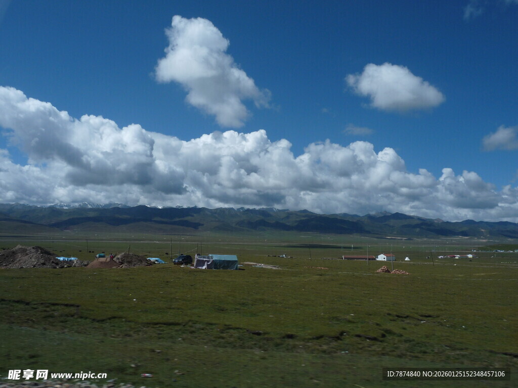 草原风光 蓝天白云下美景