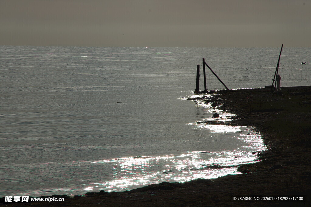 海边码头的黄昏景致