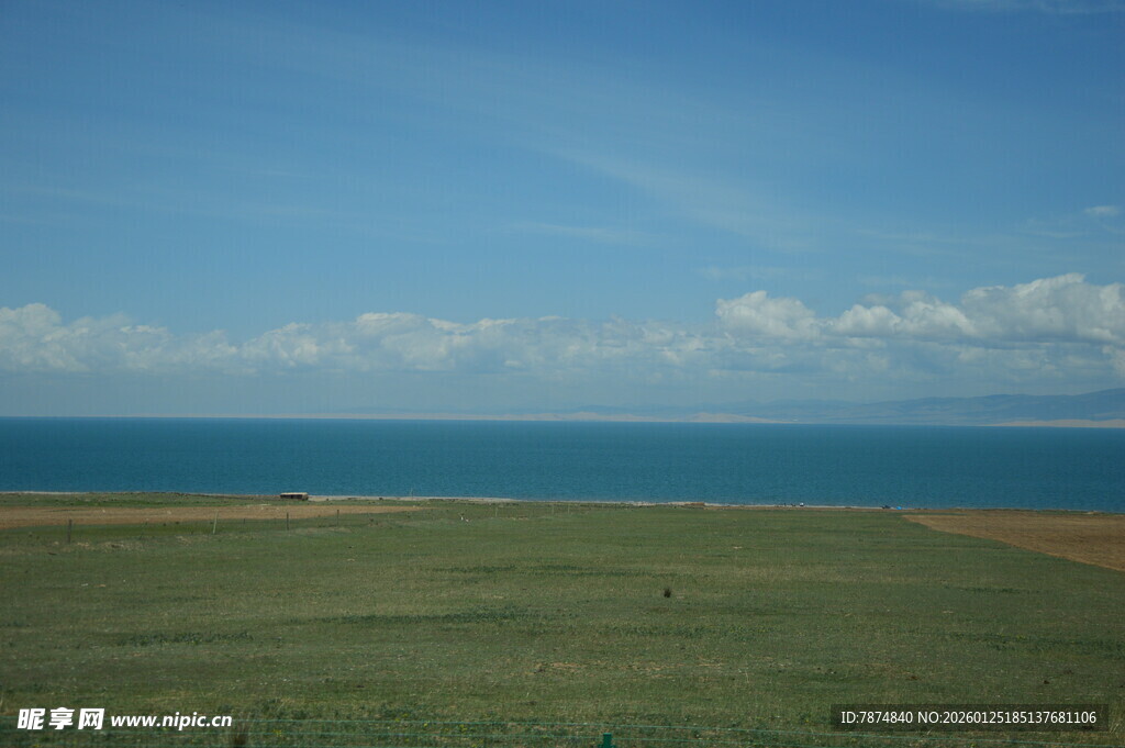 草原与大海的辽阔景致
