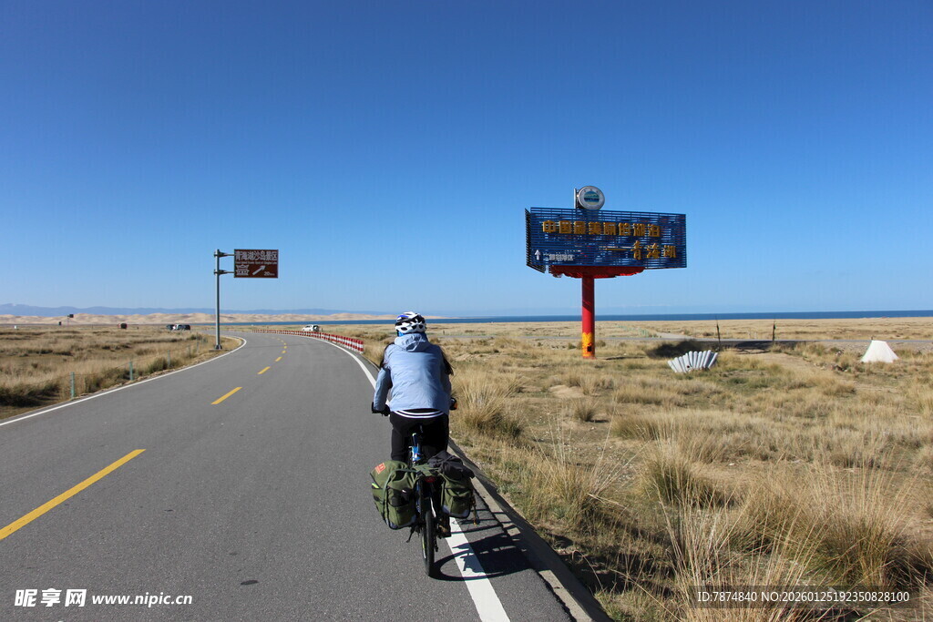 公路骑行者 广阔天地间