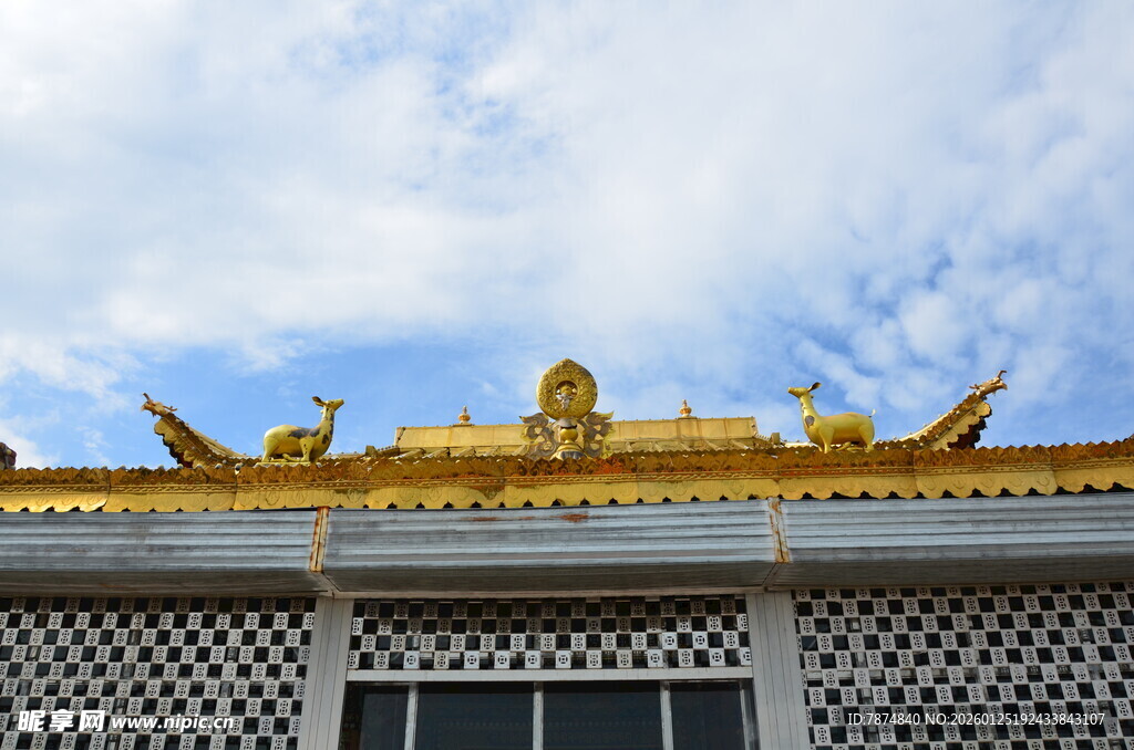 金色屋顶建筑局部景观