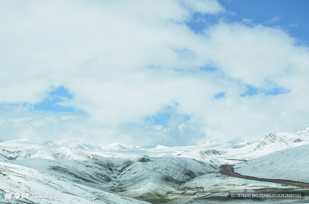 雪山蓝天壮丽自然风光