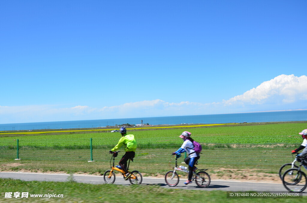 公路骑行赏景的快乐瞬间