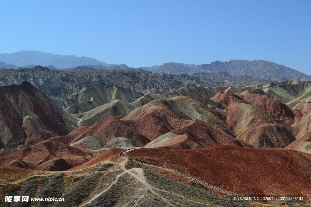 七彩斑斓的壮丽丹霞地貌