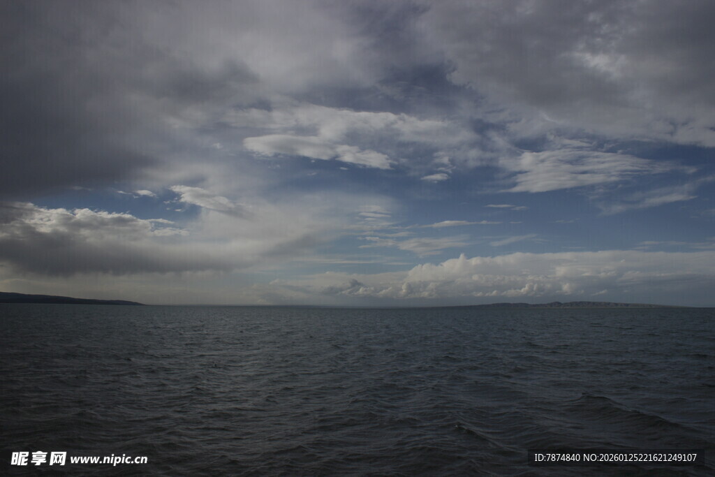 海上多云景象
