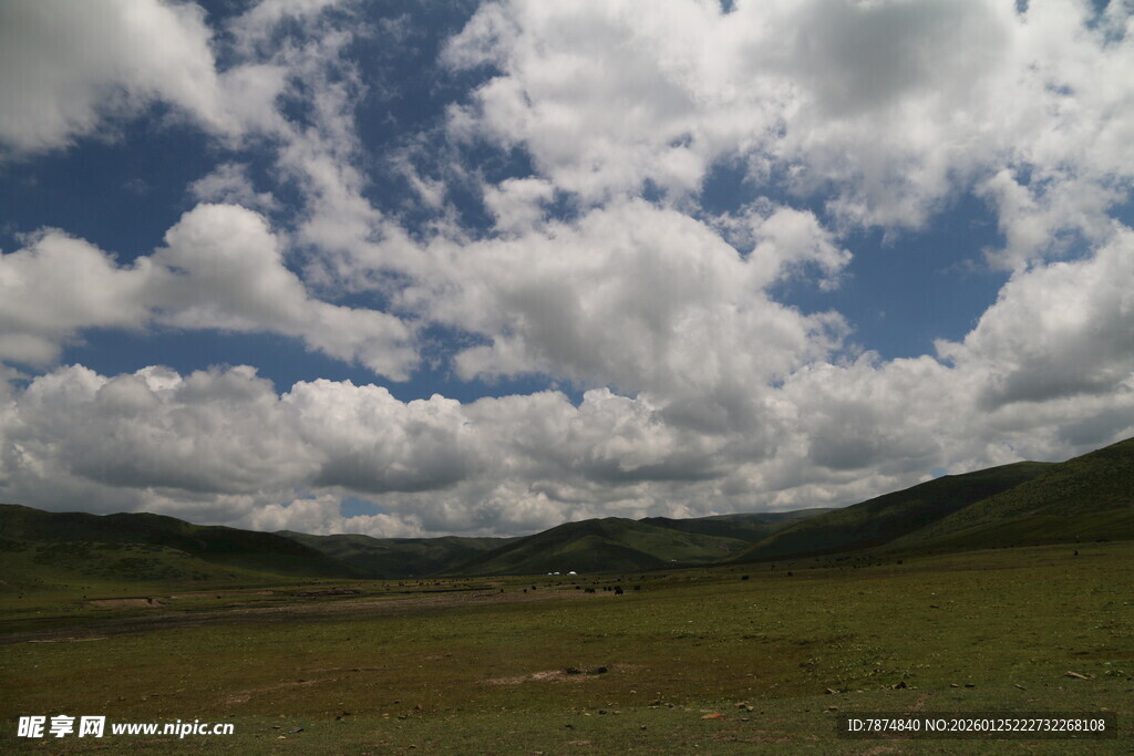 草原蓝天白云壮美风光
