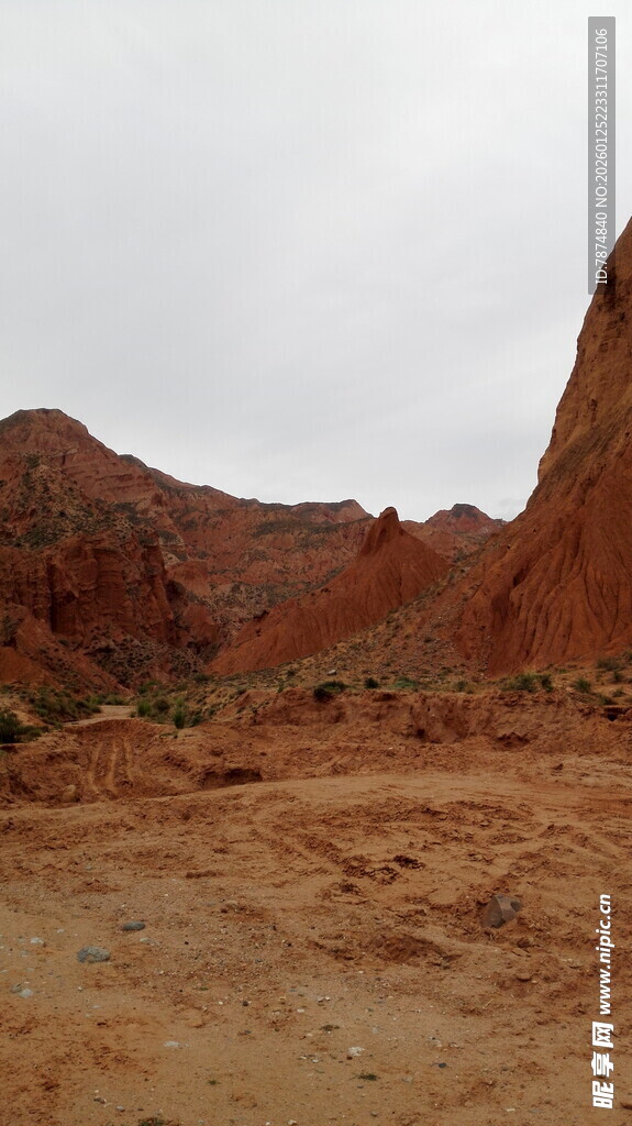 红色荒漠地貌景观