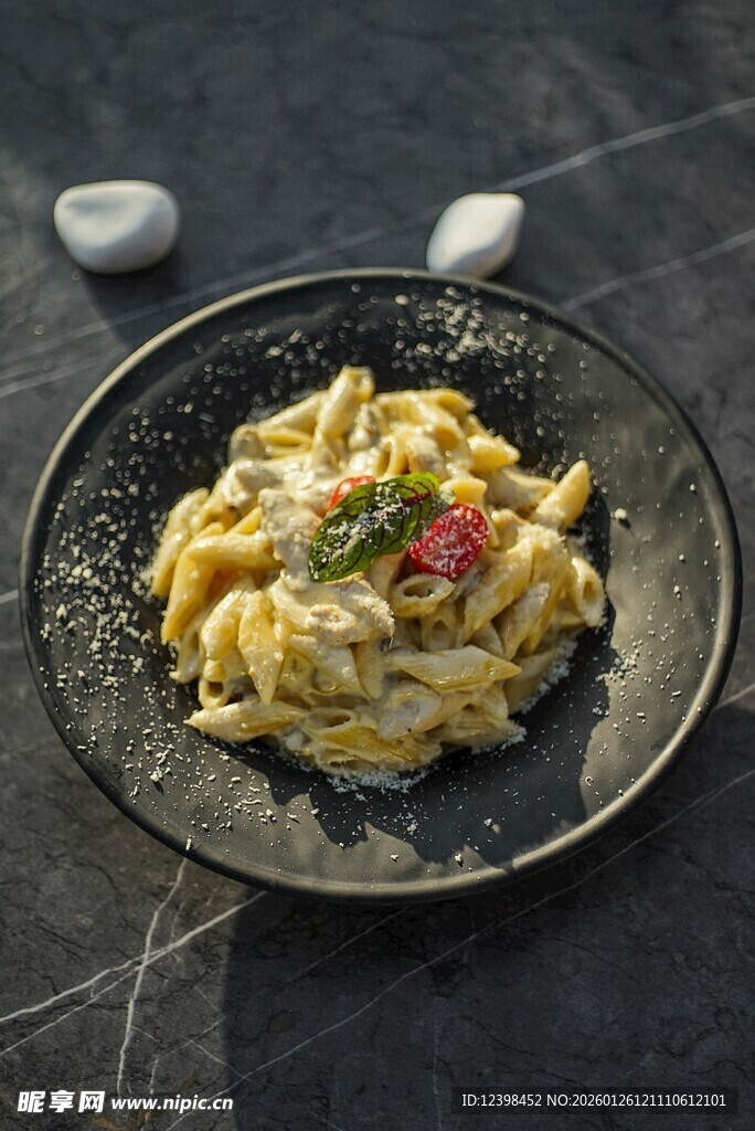 美味意面摆盘精致