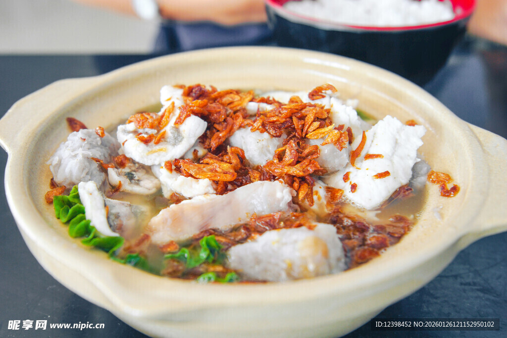 美味鲜香的特色瓦罐鱼