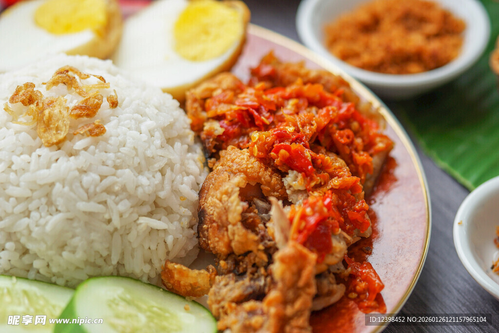 美味南洋风味鸡肉盖饭
