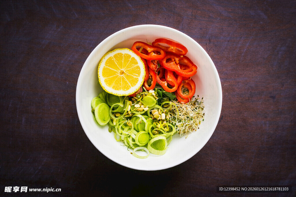 蔬菜谷物健康餐拼盘