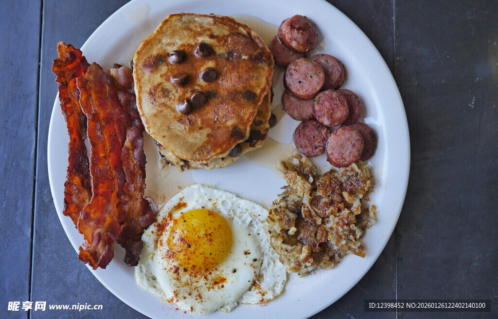 丰盛美式早餐拼盘