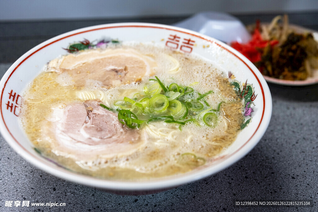 美味鸡肉拉面特写
