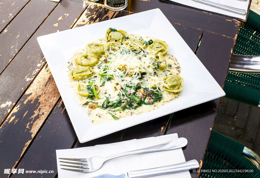 美味意面摆盘精致