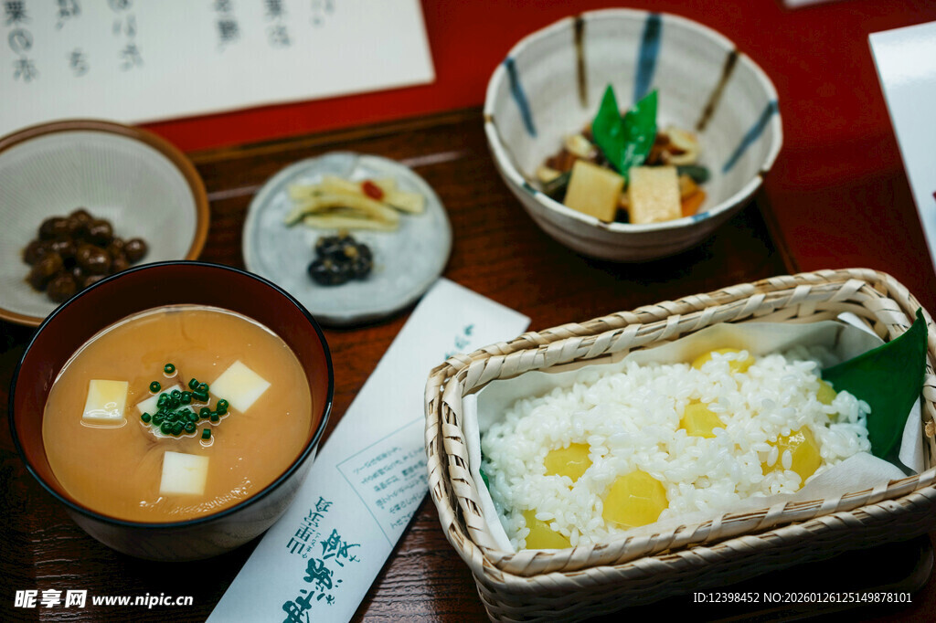 日式精致餐食组合