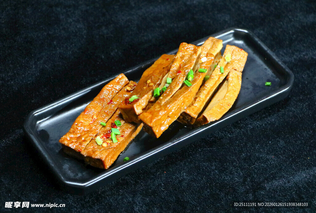 香煎豆腐撒葱花