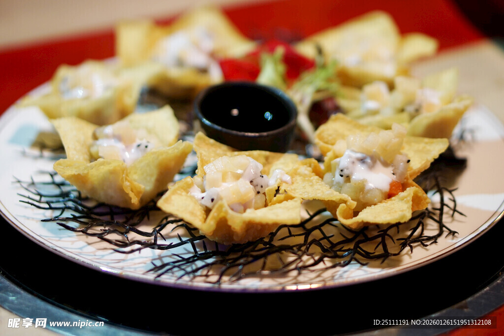 精致美味馄饨摆盘