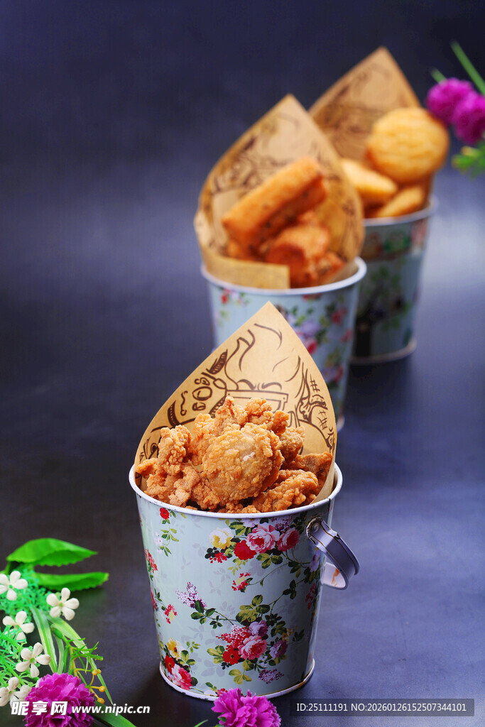 复古杯装美味油炸小食