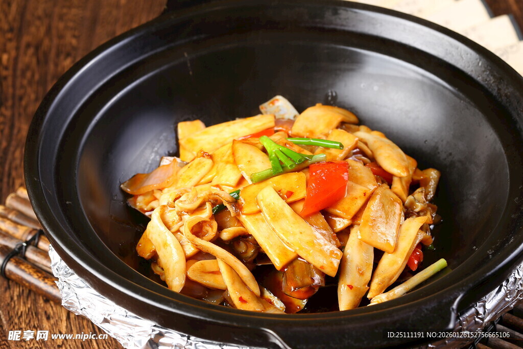 美味砂锅杏鲍菇煲