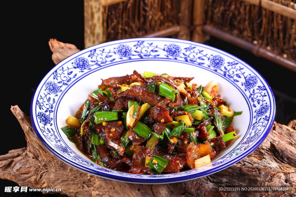 香辣大蒜辣椒炒腊牛肉